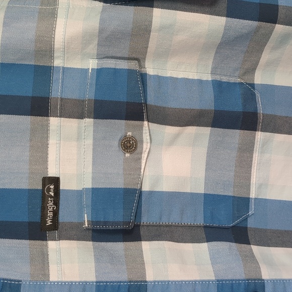 Wrangler Men's Short Sleeve Button Down Shirt Blue White Plaid Has Venting Large - Picture 3 of 11